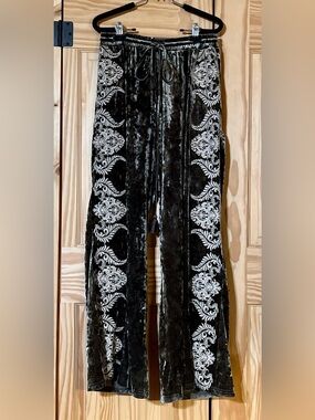 ANDREE BY UNIT Dark Velvet Green Embroidered Elastic drawstring pants